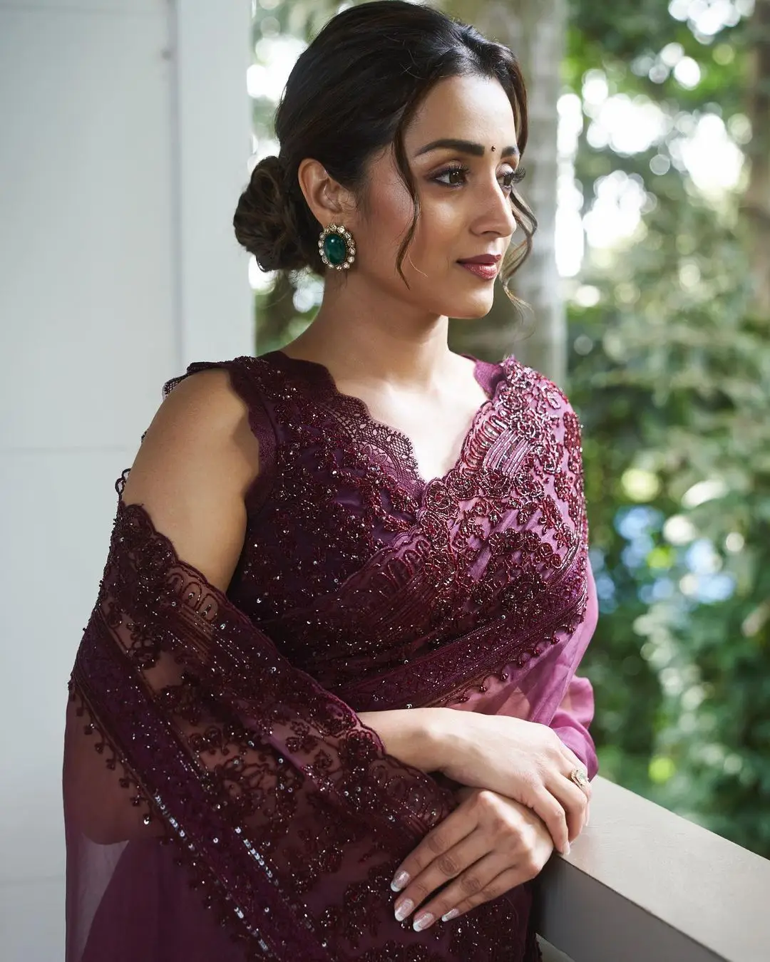 TRISHA KRISHNAN MESMERIZING LOOKS IN BEAUTIFUL MAROON DESIGNER SAREE 2